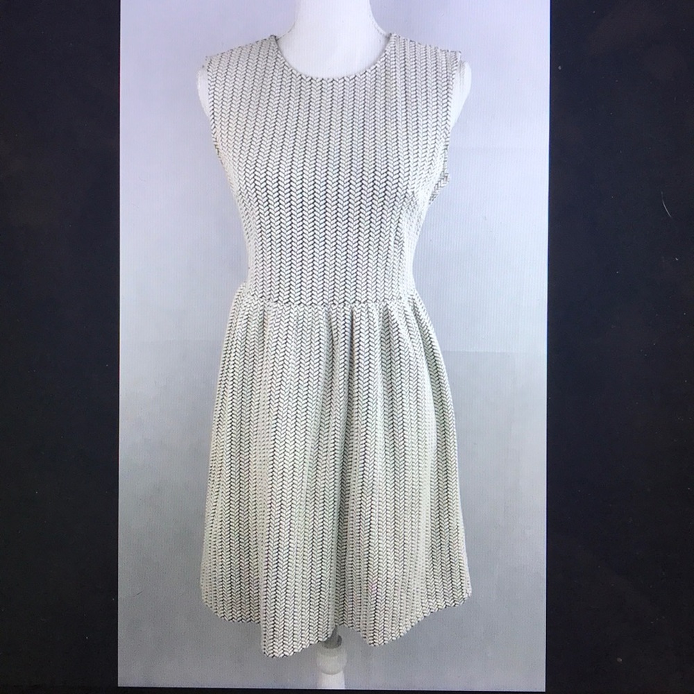 Loft B&W sleeveless stretch career dress